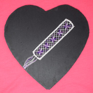 geklöppeltes Lesezeichen Blüte weiß-lila