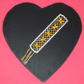 geklöppeltes Lesezeichen Blüte weiß-gelb