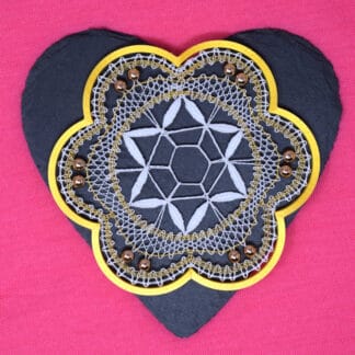 geklöppeltes Fensterbild Goldblume