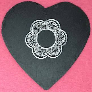 geklöppeltes Fensterbild Silberblume