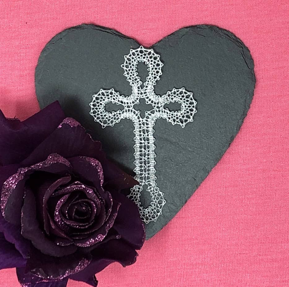 geklöppeltes Kreuz silber – Bild 3